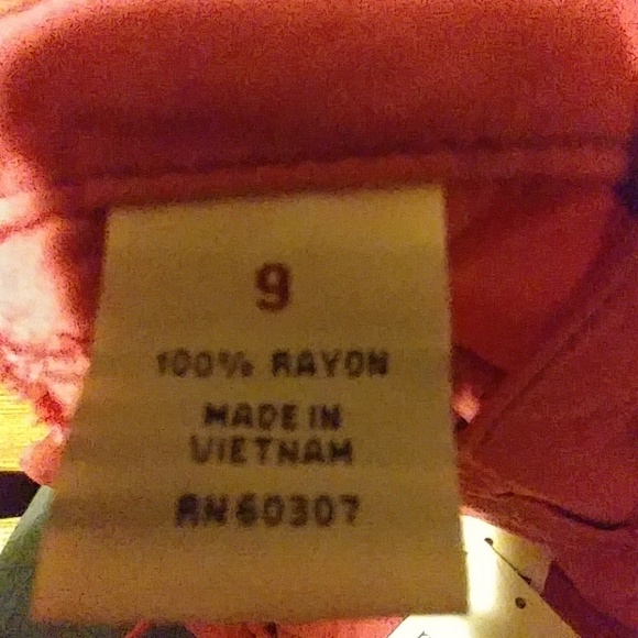 Pants, new. Very cute and stylish. Size 9. Pink - Picture 4 of 4